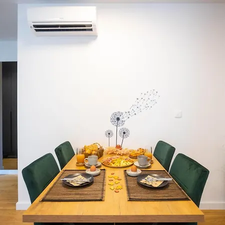 Apartman - Free Parking In Garage , Mountain And Seaview , Quiet Neighbourhood *