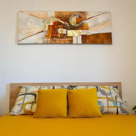 - Free Parking In Garage , Mountain And Seaview , Quiet Neighbourhood Apartman