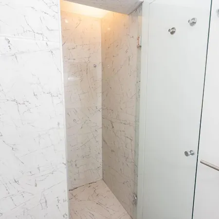 - Free Parking In Garage , Mountain And Seaview , Quiet Neighbourhood * Split