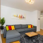 - Free Parking In Garage , Mountain And Seaview , Quiet Neighbourhood Apartman