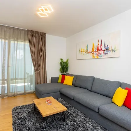 Appartement - Free Parking In Garage , Mountain And Seaview , Quiet Neighbourhood *