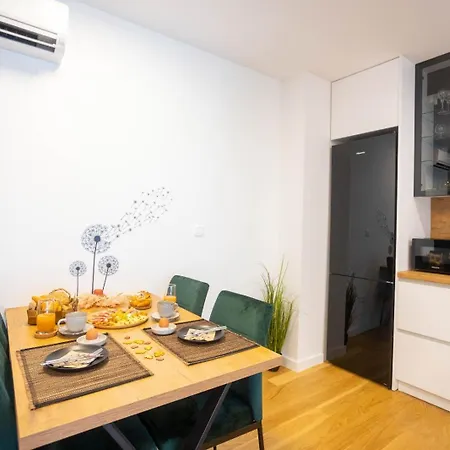 - Free Parking In Garage , Mountain And Seaview , Quiet Neighbourhood Appartement *