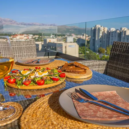 - Free Parking In Garage , Mountain&seaview , Quiet Neighbourhood