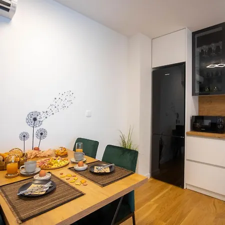 - Free Parking In Garage , Mountain And Seaview , Quiet Neighbourhood Appartement