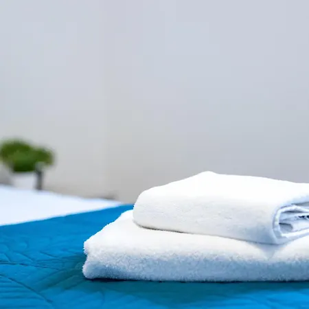 - Free Parking In Garage , Mountain And Seaview , Quiet Neighbourhood *