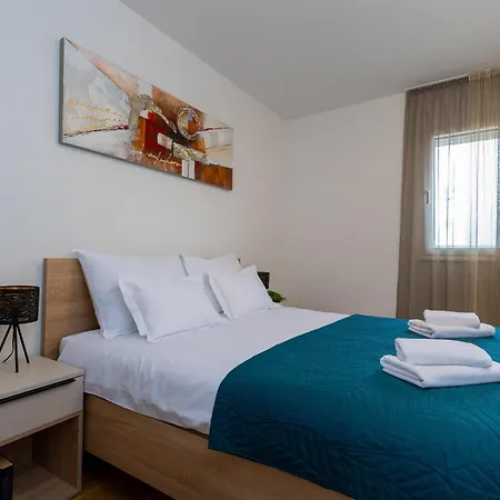 - Free Parking In Garage , Mountain And Seaview , Quiet Neighbourhood Appartement