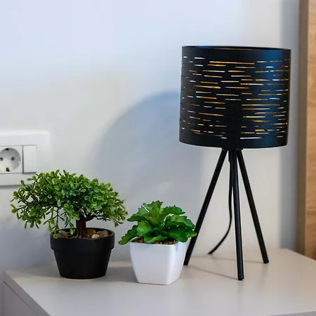 - Free Parking In Garage , Mountain And Seaview , Quiet Neighbourhood Apartment *