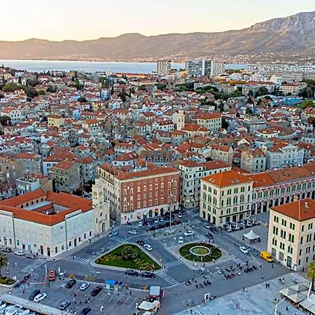 - Free Parking In Garage , Mountain&seaview , Quiet Neighbourhood Split
