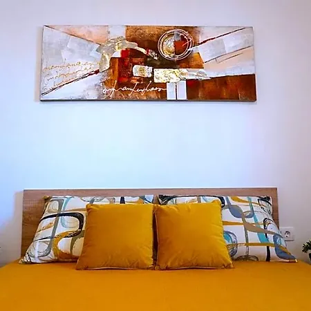 - Free Parking In Garage , Mountain&seaview , Quiet Neighbourhood