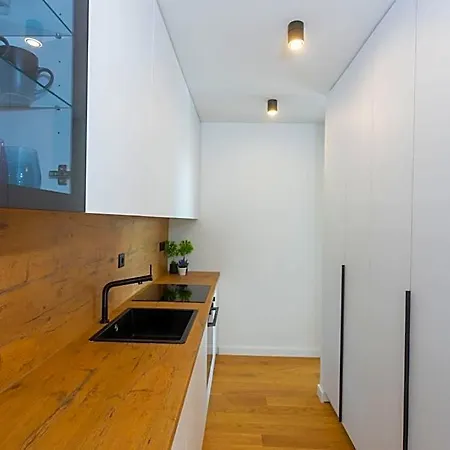 Appartement - Free Parking In Garage , Mountain&seaview , Quiet Neighbourhood