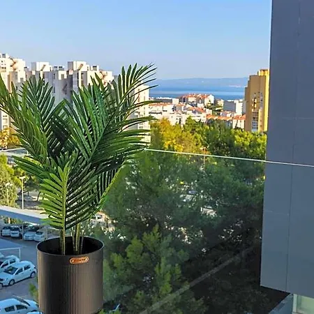 - Free Parking In Garage , Mountain&seaview , Quiet Neighbourhood * Split