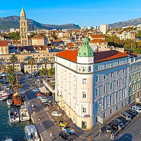 Appartement - Free Parking In Garage , Mountain&seaview , Quiet Neighbourhood
