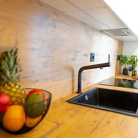 - Free Parking In Garage , Mountain&seaview , Quiet Neighbourhood Split