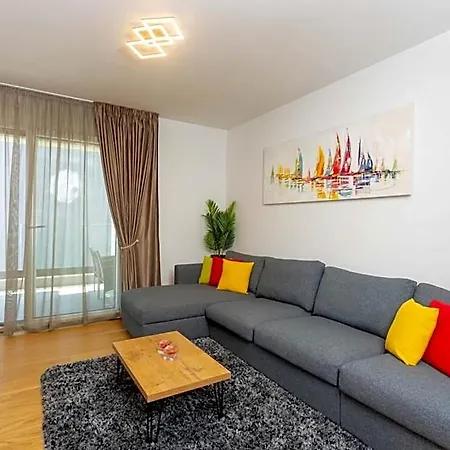 - Free Parking In Garage , Mountain&seaview , Quiet Neighbourhood * Split