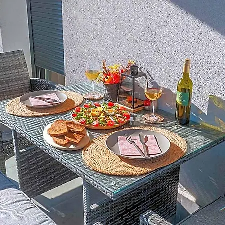 Appartement - Free Parking In Garage , Mountain&seaview , Quiet Neighbourhood *