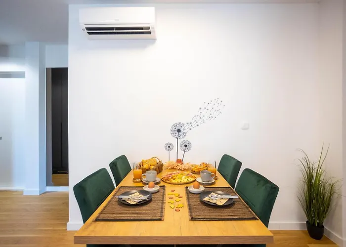 Apartment - Free Parking In Garage , Mountain And Seaview , Quiet Neighbourhood *