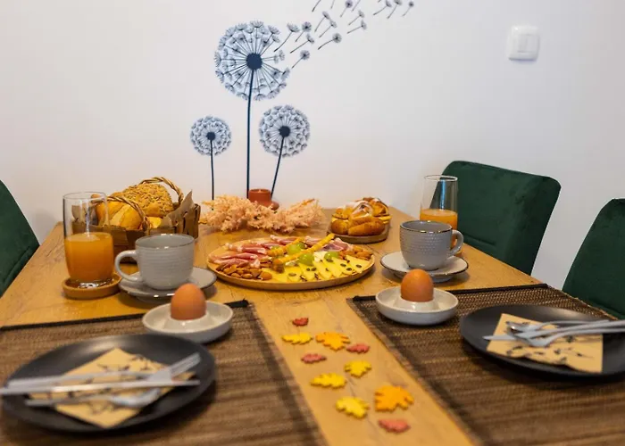 - Free Parking In Garage , Mountain And Seaview , Quiet Neighbourhood *