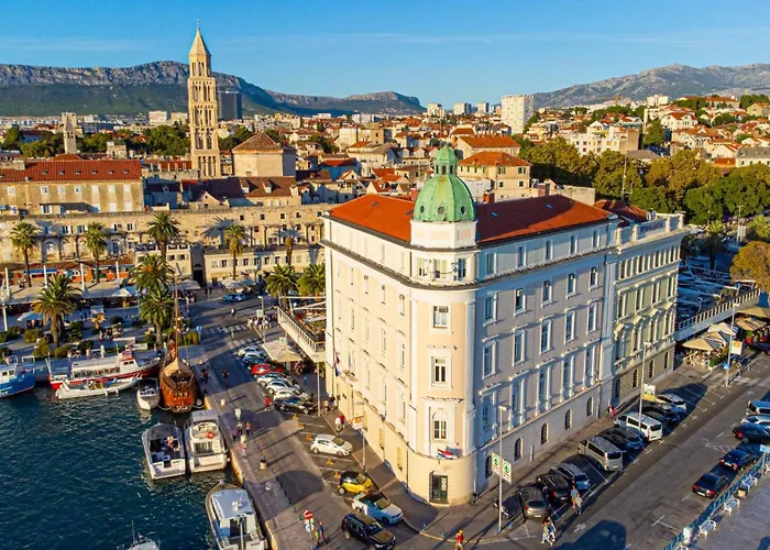 Apartment - Free Parking In Garage , Mountain And Seaview , Quiet Neighbourhood Split