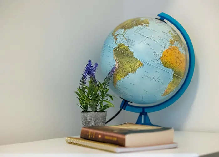 Apartment - Free Parking In Garage , Mountain And Seaview , Quiet Neighbourhood